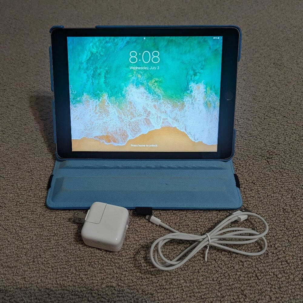 Apple iPad Air 2 with Fintie Rotating Case - 32GB - Wi-Fi only - Space Gray